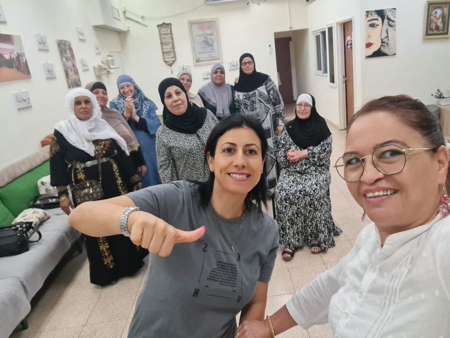 ورشه عمل بالقصة لمجموعة الجيل الذهبي في الجماهيري شيكاغو حول تعزيز الذات والثقة